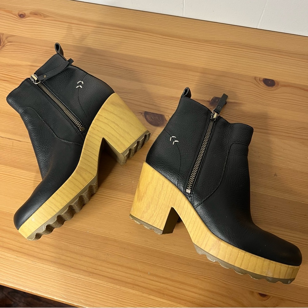 Dr. Scholl's Black Ankle Boots with Tan Sole - Picture 10 of 10